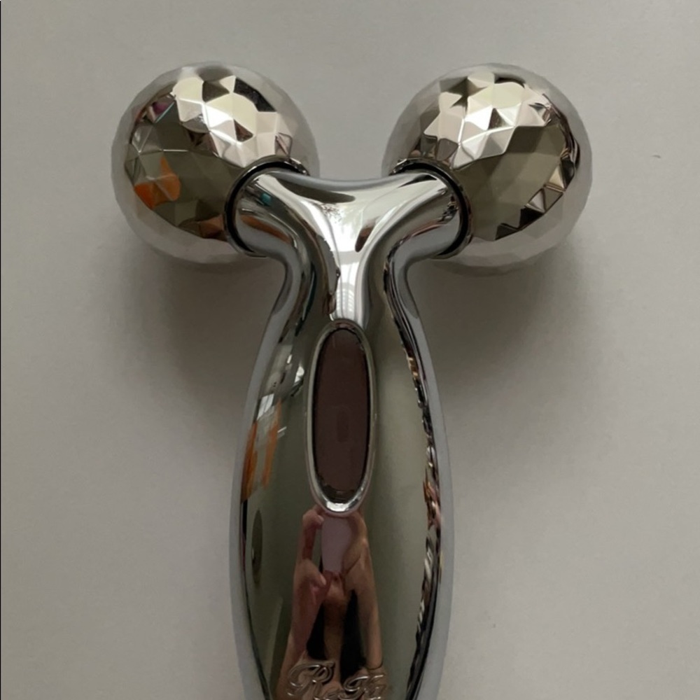 Refa Carat Platinum Massager